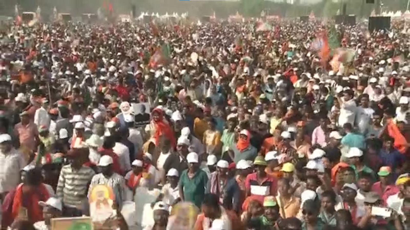 আজ অর্থাৎ শনিবার, কলকাতার ব্রিগেড ময়দানে (West Bengal BJP Brigade Rally) প্রধানমন্ত্রী নরেন্দ্র মোদীর (PM Modi Rally At Brigade) সভা। শহরের অন্যতম বৃহত্তম সমাবেশস্থলে বিজেপি কর্মী-সমর্থকদের ভিড়। রাজ্যের বিভিন্ন প্রান্ত থেকে তাঁরা ব্রিগেডে এসেছেন।